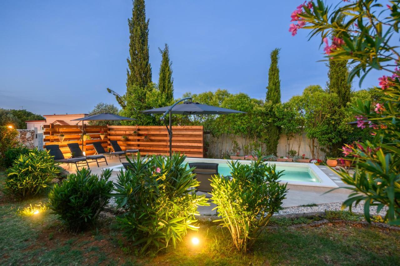 Haus Rustica Villa Pula Exterior photo